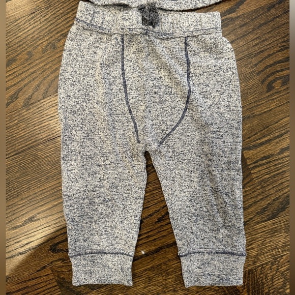 Cat & Jack boy long sleeve and jogger drop crotch set 18 months marled blue - Picture 2 of 4